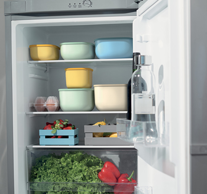 STORE&MORE - Shallow airtight fridge/freezer/microwave containers (S)  Guzzini, col. Matt mid blue
